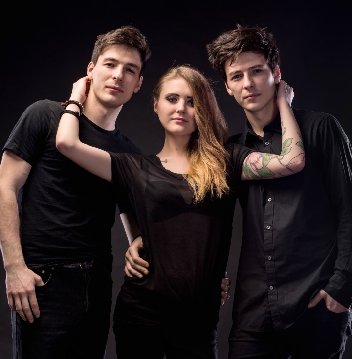 trios-chica-espana